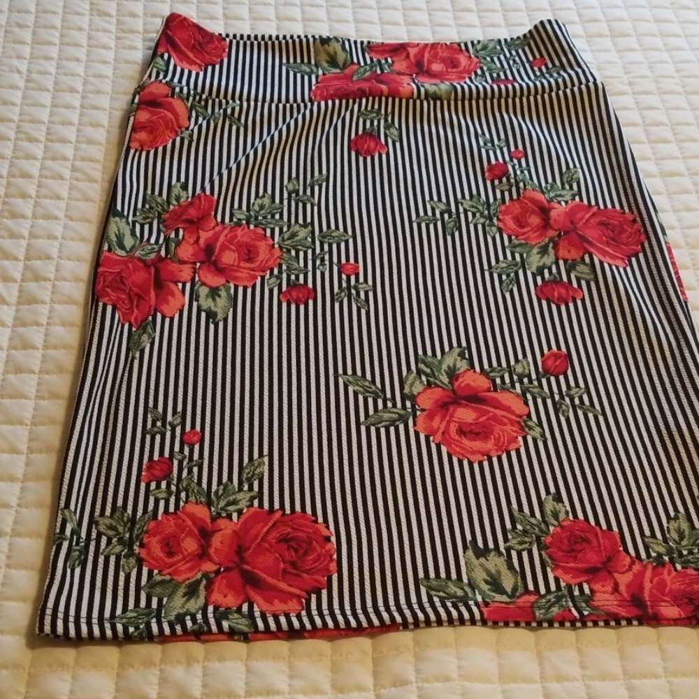 L Lularoe Cassie black and white stripes